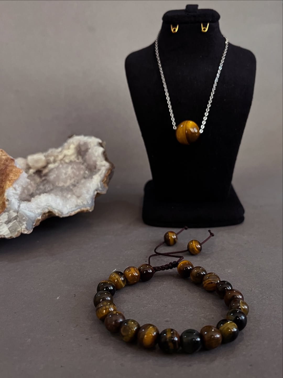 گردنبند گوی تک چشم ببر