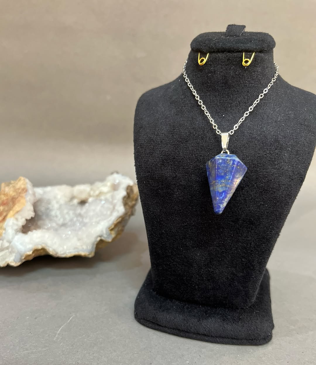 گردنبند پاندولی سنگ طبیعی لاجورد